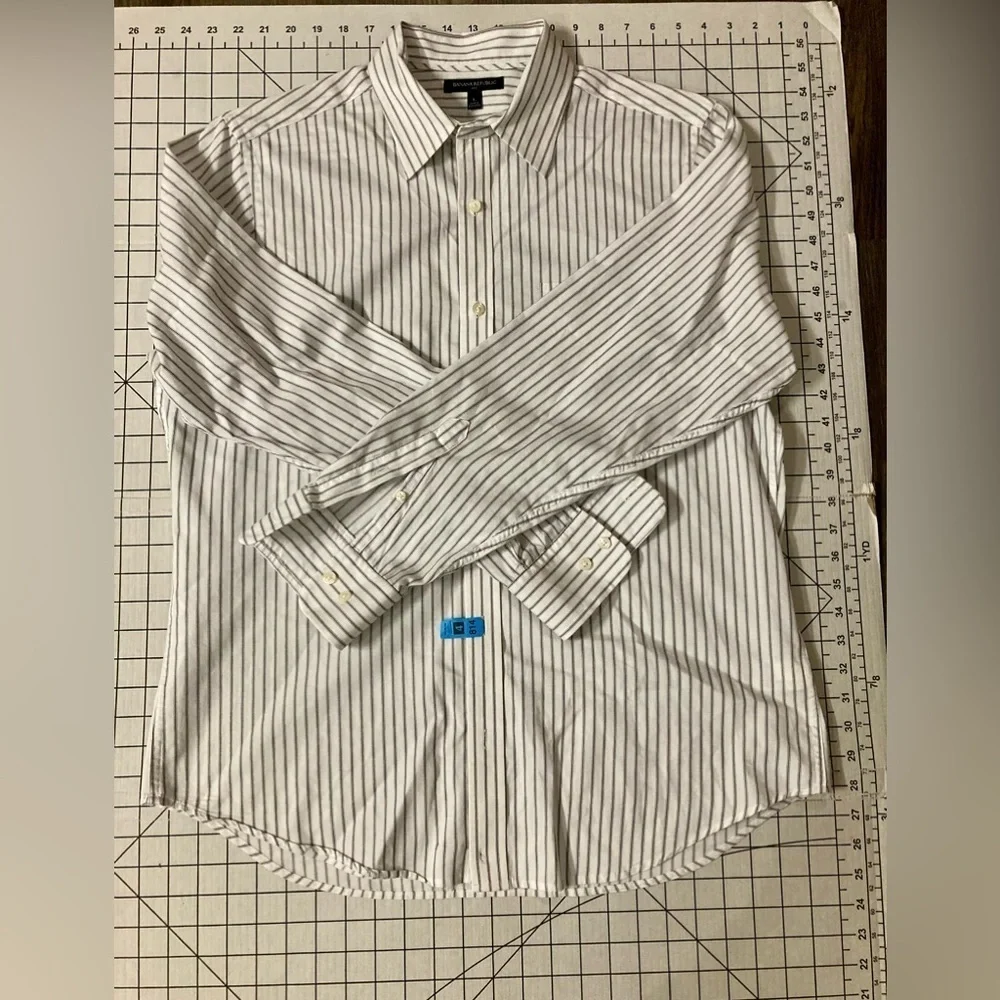 Banana Republic Men’s Large Black/White Striped Button‎ Down Shirt